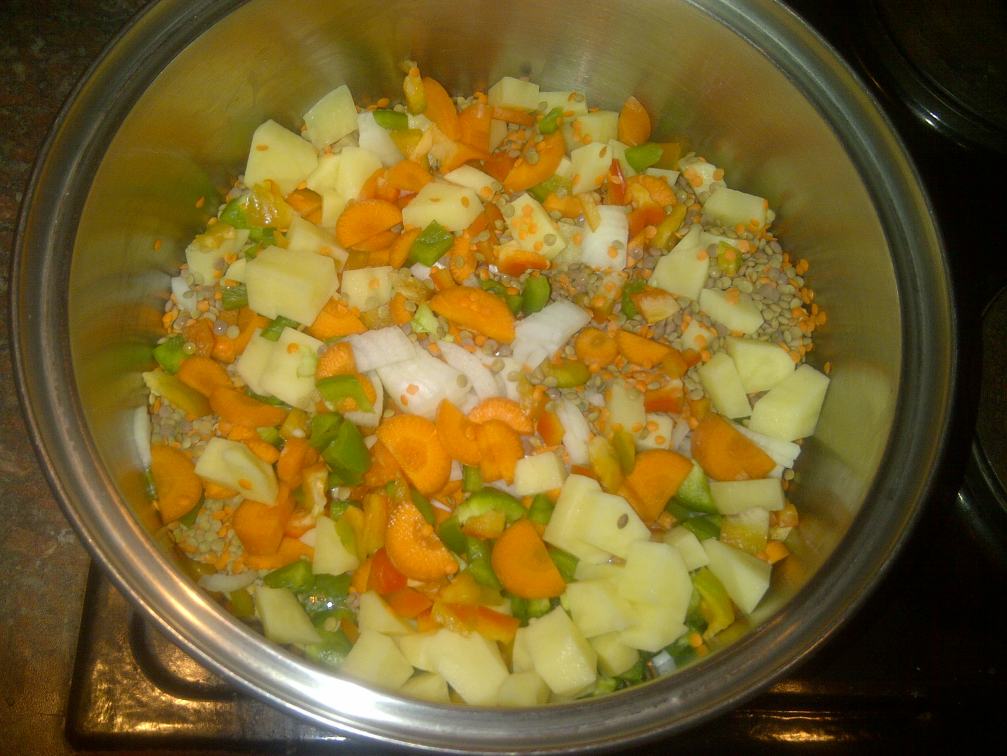 Also add the diced vegetables to the pot, then add a litre of boiling water